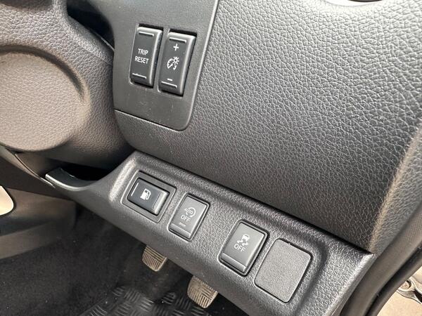 Nissan Navara 2.3 dCi N-Guard 4WD Euro 6 (s/s) 4dr at 22th