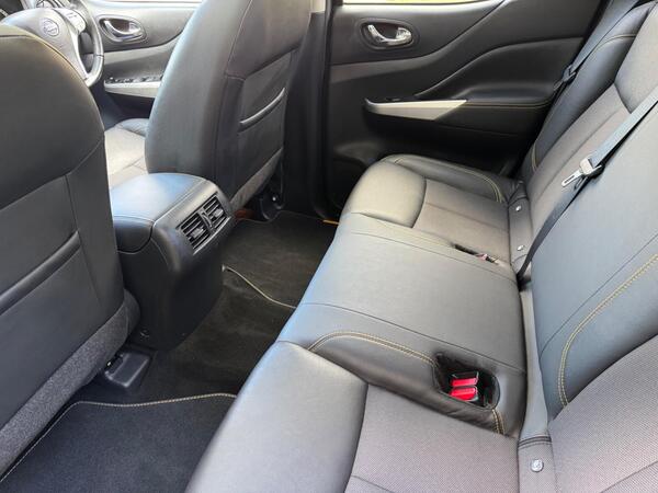 Nissan Navara 2.3 dCi N-Guard 4WD Euro 6 (s/s) 4dr at 16th
