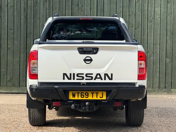 Nissan Navara 2.3 dCi N-Guard Auto 4WD Euro 6 4dr at 15th
