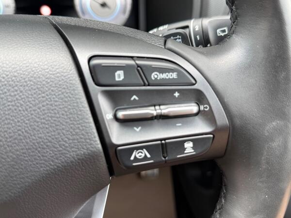 Hyundai KONA 64kWh Premium Auto 5dr (10.5kW Charger)