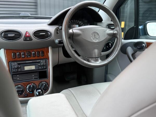 Mercedes-Benz A Class 1.9 A190 Elegance LWB Hatchback 5dr - Image 2