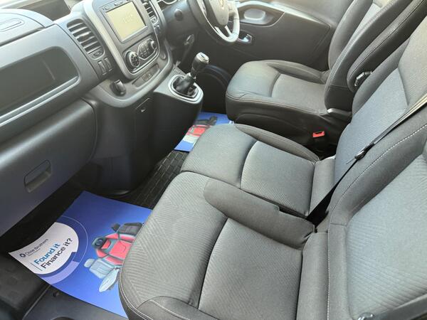 Renault Trafic 2.0 dCi ENERGY 28 Black Edition SWB Standard Roof Euro 6 (s/s) 5dr at 12th