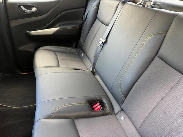 Nissan Navara 2.3 dCi N-Guard 4WD Euro 6 (s/s) 4dr at 18th