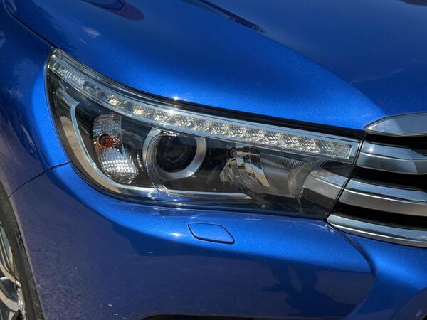Toyota Hilux 2.4 D-4D Invincible Auto 4WD Euro 6 (s/s) 4dr (TSS) at 34th