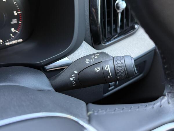 Volvo XC60 2.0 D5 PowerPulse Inscription Auto AWD Euro 6 (s/s) 5dr at 26th