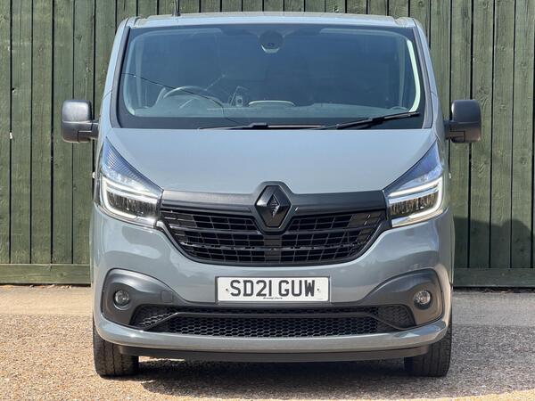 Renault Trafic 2.0 dCi ENERGY 28 Black Edition SWB Standard Roof Euro 6 (s/s) 5dr at 3th