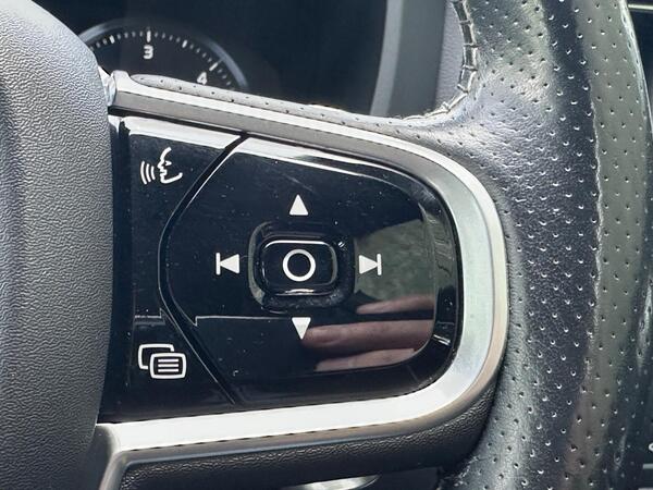 Volvo XC60 2.0 D4 R-Design Pro Auto AWD Euro 6 (s/s) 5dr at 25th