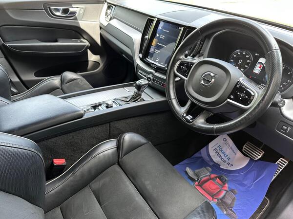 Volvo XC60 2.0 D4 R-Design Pro Auto AWD Euro 6 (s/s) 5dr at 4th