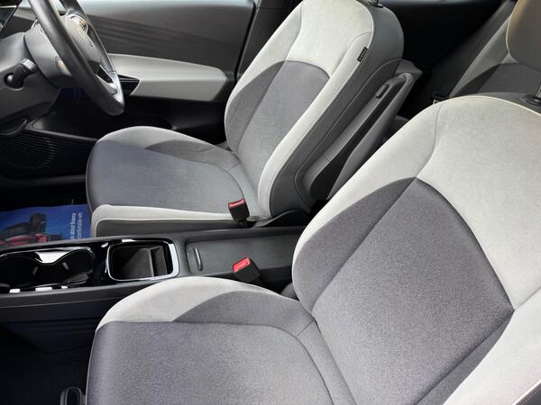Volkswagen ID.3 Pro Performance 58kWh Style Auto 5dr at 18th