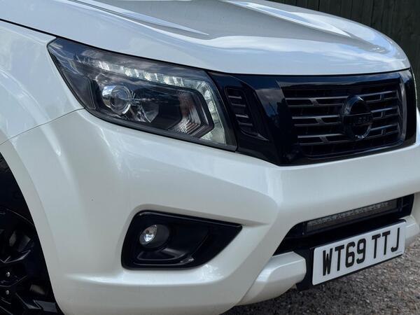 Nissan Navara 2.3 dCi N-Guard Auto 4WD Euro 6 4dr at 46th