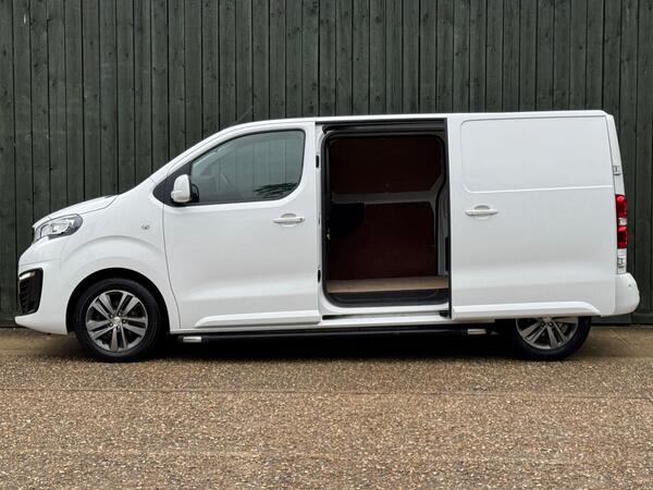 Peugeot Expert 2.0 BlueHDi 1400 Professional Plus Standard Panel Van MWB Euro 6 (s/s) 6dr at 9th