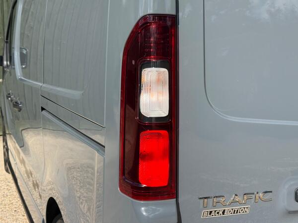 Renault Trafic 2.0 dCi ENERGY 28 Black Edition SWB Standard Roof Euro 6 (s/s) 5dr at 26th