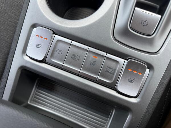 Hyundai KONA 64kWh Premium Auto 5dr (10.5kW Charger)