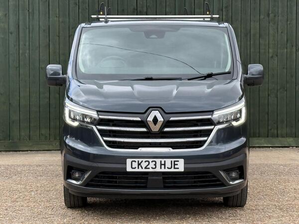 Renault Trafic 2.0 dCi Blue LL30 Sport Crew Van L2 H1 Euro 6 (s/s) 6dr at 5th