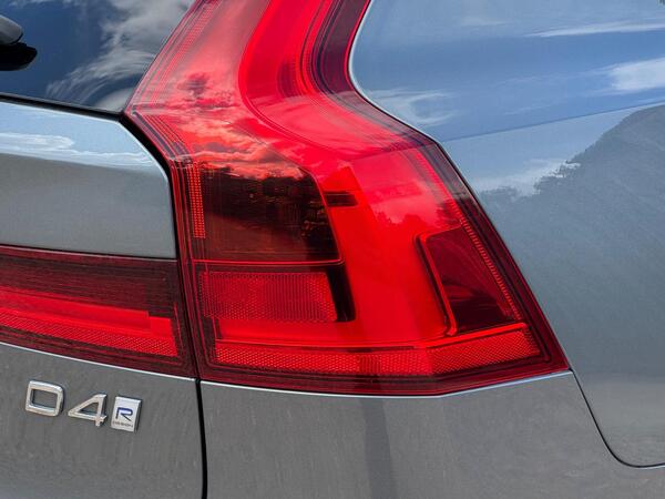 Volvo V90 2.0 D4 R-Design Auto Euro 6 (s/s) 5dr at 41th