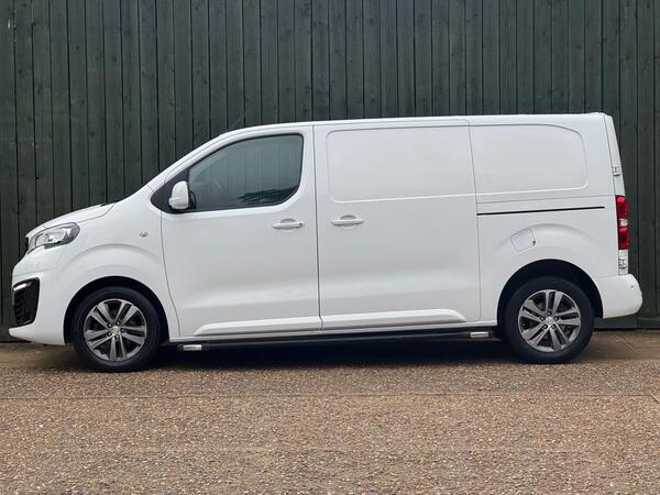 Peugeot Expert 2.0 BlueHDi 1400 Professional Plus Standard Panel Van MWB Euro 6 (s/s) 6dr at 11th