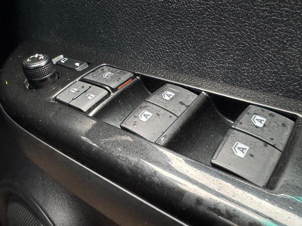 Toyota Hilux 2.8 D-4D Invincible X Auto 4WD Euro 6 (s/s) 4dr at 29th