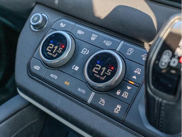 LAND ROVER DEFENDER X-DYNAMIC SE D MHEV A - Image 53