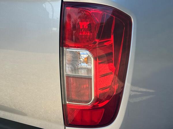 Nissan Navara 2.3 dCi Tekna Auto 4WD Euro 6 4dr at 49th