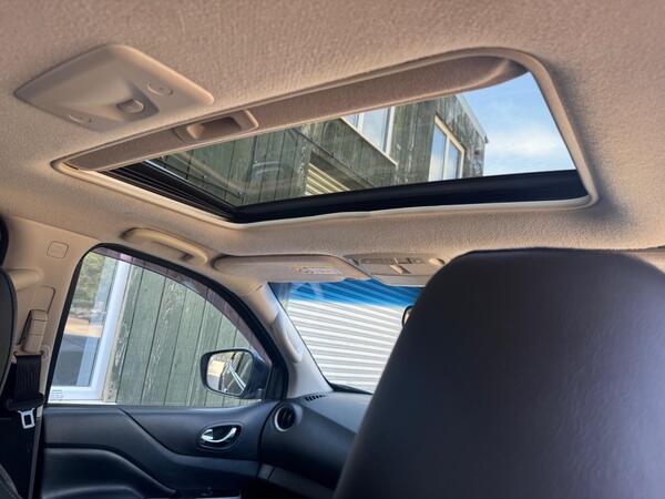 Nissan Navara 2.3 dCi Tekna 4WD Euro 6 (s/s) 4dr at 9th