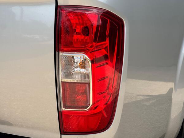 Nissan Navara 2.3 dCi Tekna Auto 4WD Euro 6 4dr at 53th