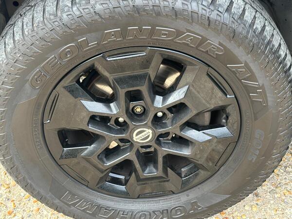 Nissan Navara 2.3 dCi N-Guard Auto 4WD Euro 6 4dr at 23th