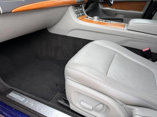 Jaguar XF 3.0 V6 Luxury Auto Euro 4 4dr