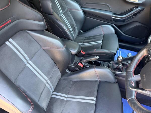 Ford Fiesta 1.5T EcoBoost ST-3 Euro 6 (s/s) 3dr at 2th