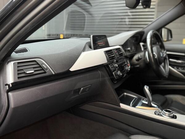 BMW 3 Series 2.0 330e 7.6kWh M Sport Shadow Edition Auto Euro 6 (s/s) 4dr - Image 3