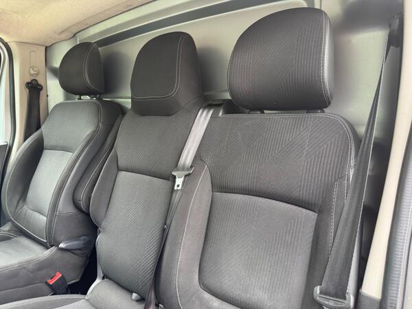 Renault Trafic 2.0 dCi Blue SL28 Sport L1 H1 Euro 6 (s/s) 5dr at 11th