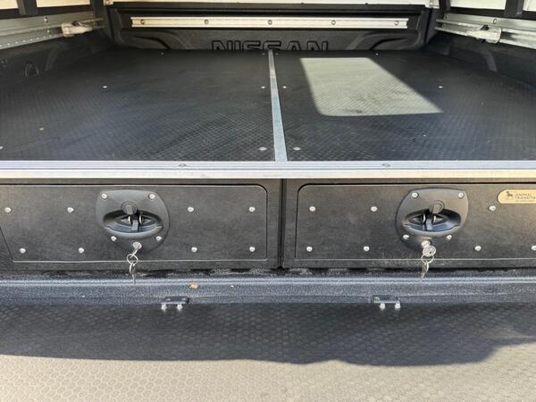 Nissan Navara 2.3 dCi Tekna Auto 4WD Euro 6 4dr at 52th