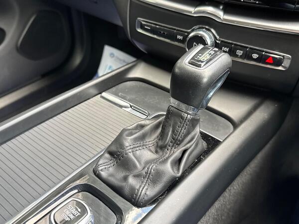 Volvo XC60 2.0 T4 Edition Auto Euro 6 (s/s) 5dr at 24th