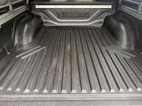 Nissan Navara 2.3 dCi Tekna Auto 4WD Euro 6 4dr at 38th