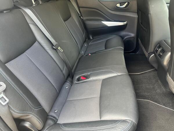 Nissan Navara 2.3 dCi N-Guard Pickup Double Cab 4dr Diesel Auto 4WD Euro 6 (190 ps)