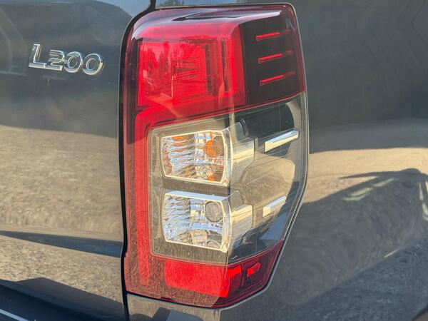 Mitsubishi L200 2.2 DI-D DC Warrior 4WD Euro 6 (s/s) 4dr