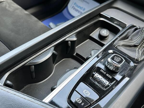 Volvo XC60 2.0 D4 R-Design Pro Auto AWD Euro 6 (s/s) 5dr at 9th