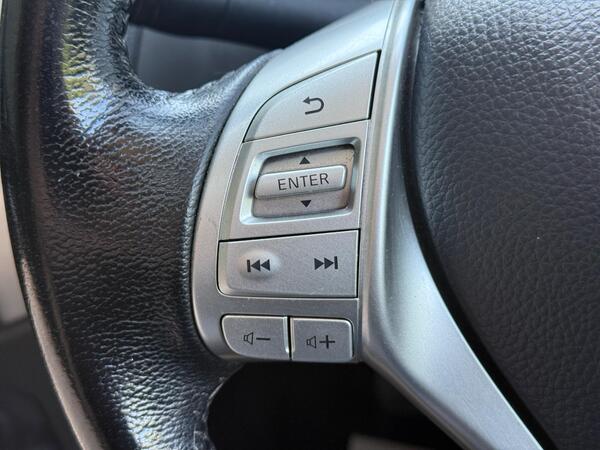 Nissan Navara 2.3 dCi N-Guard 4WD Euro 6 (s/s) 4dr at 34th