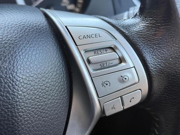 Nissan Navara 2.3 dCi N-Guard 4WD Euro 6 (s/s) 4dr at 32th