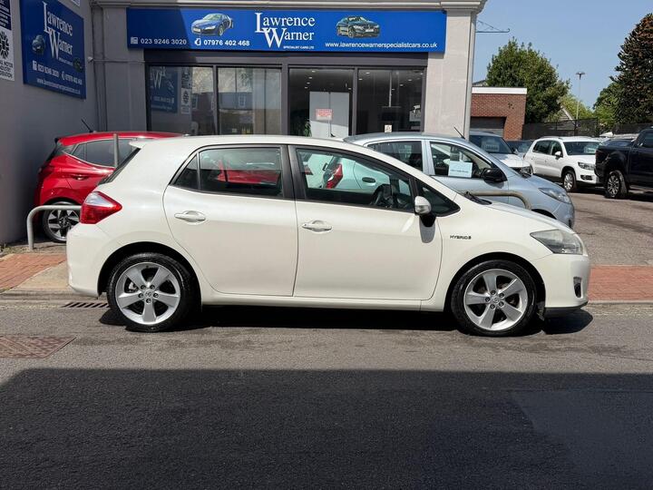 Toyota Auris 1.8 VVT-h T4 CVT Euro 5 (s/s) 5dr