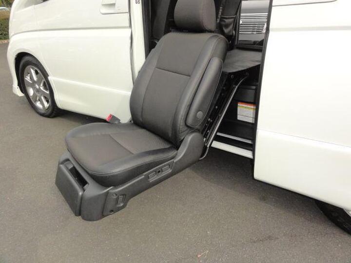 Nissan Elgrand DISABLED ACCESS SEAT 4WD HI PERFORMANCE Nissan Elgrand DISABLED ACCESS SEAT 4WD HI PERFORMANCE
