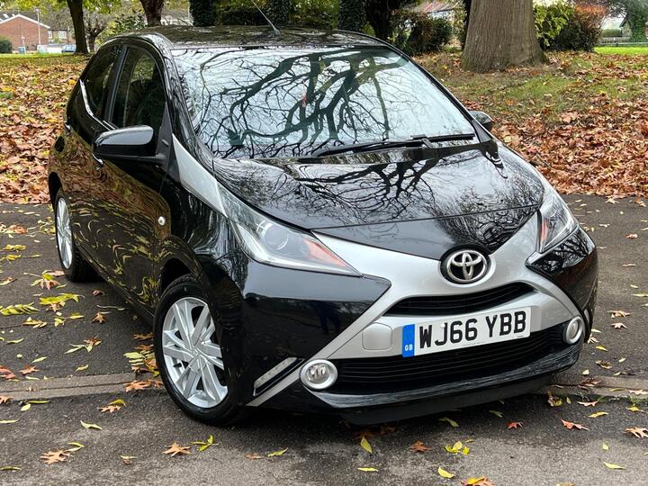 Toyota AYGO 1.0 VVT-i X-pression Euro 6 5dr Toyota AYGO 1.0 VVT-i X-pression Euro 6 5dr