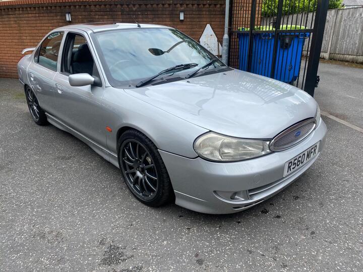 Ford Mondeo 2.5 ST-24 4dr