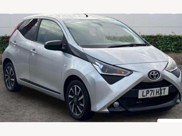 Toyota AYGO 1.0 VVT-i X-trend X-shift Euro 6 5dr (Safety Sense) Toyota AYGO 1.0 VVT-i X-trend X-shift Euro 6 5dr (Safety Sense)