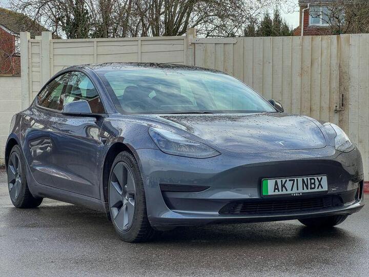 Tesla Model 3 Standard Range Plus Auto RWD 4dr