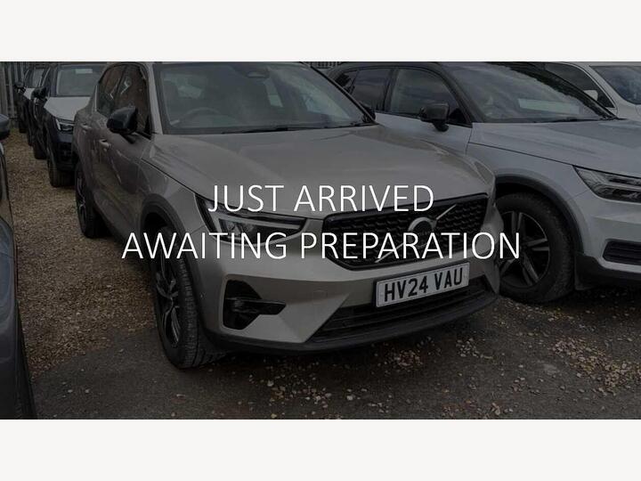 Volvo XC40 2.0 B3 MHEV Plus Dark DCT Auto Euro 6 (s/s) 5dr