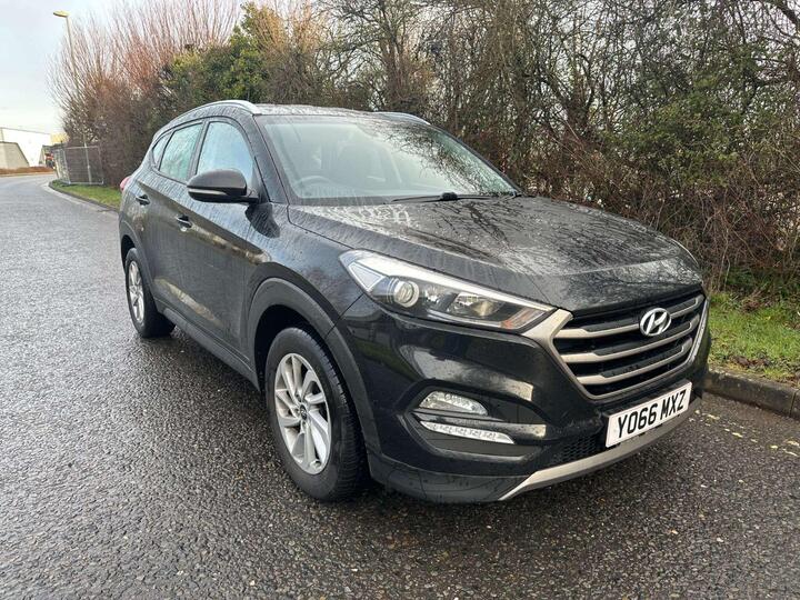 Hyundai TUCSON 2.0 CRDi SE Nav Auto 4WD Euro 6 5dr Hyundai TUCSON 2.0 CRDi SE Nav Auto 4WD Euro 6 5dr