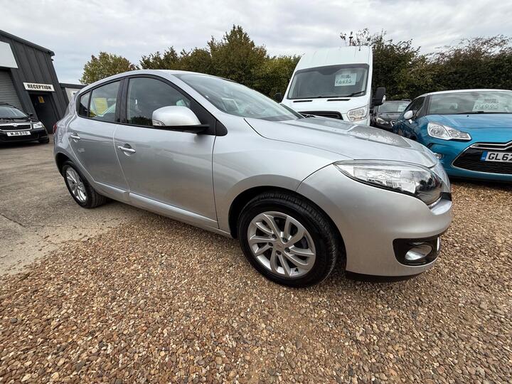 Renault Megane 1.6 16V Dynamique TomTom Euro 5 5dr Renault Megane 1.6 16V Dynamique TomTom Euro 5 5dr