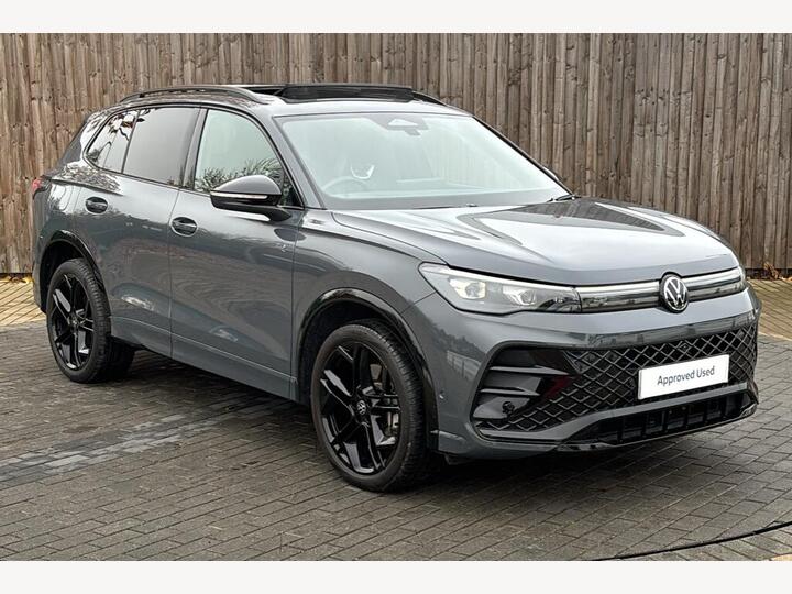Volkswagen Tiguan 1.5 TSI EHybrid 19.7kWh R-Line DSG Euro 6 (s/s) 5dr Volkswagen Tiguan 1.5 TSI EHybrid 19.7kWh R-Line DSG Euro 6 (s/s) 5dr