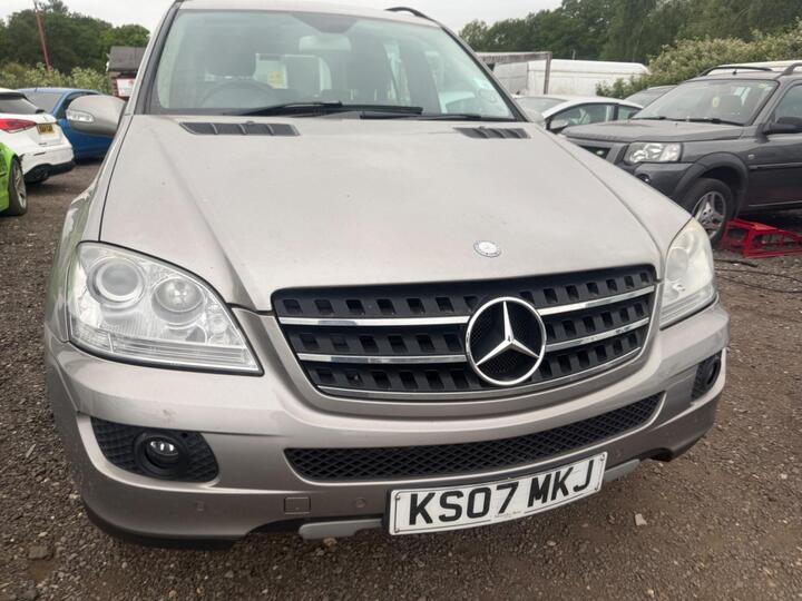 Mercedes-Benz M Class 3.0 ML320 CDI SE 7G-Tronic 5dr Mercedes-Benz M Class 3.0 ML320 CDI SE 7G-Tronic 5dr