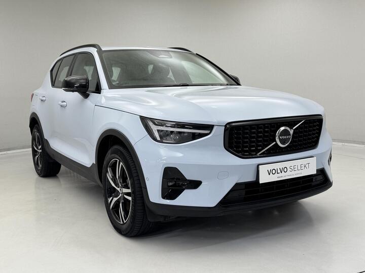 Volvo XC40 2.0 B3 MHEV Plus Dark DCT Auto Euro 6 (s/s) 5dr